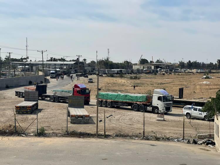 İsrail, Gazze'ye sadece 20 tır geçirdi, yakıt geçişi yok!