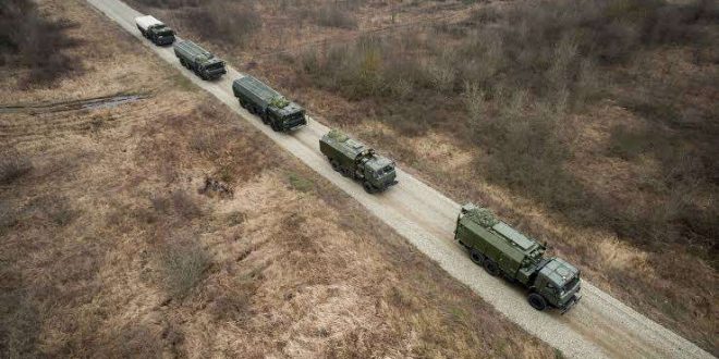 Rusya zırhlı araçları taşıyan treni İskender füzeleriyle imha etti