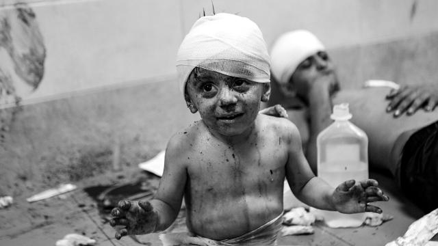 Kana susamış Yahudiler, çocuklar ölürken dans edip eğleniyorlar!