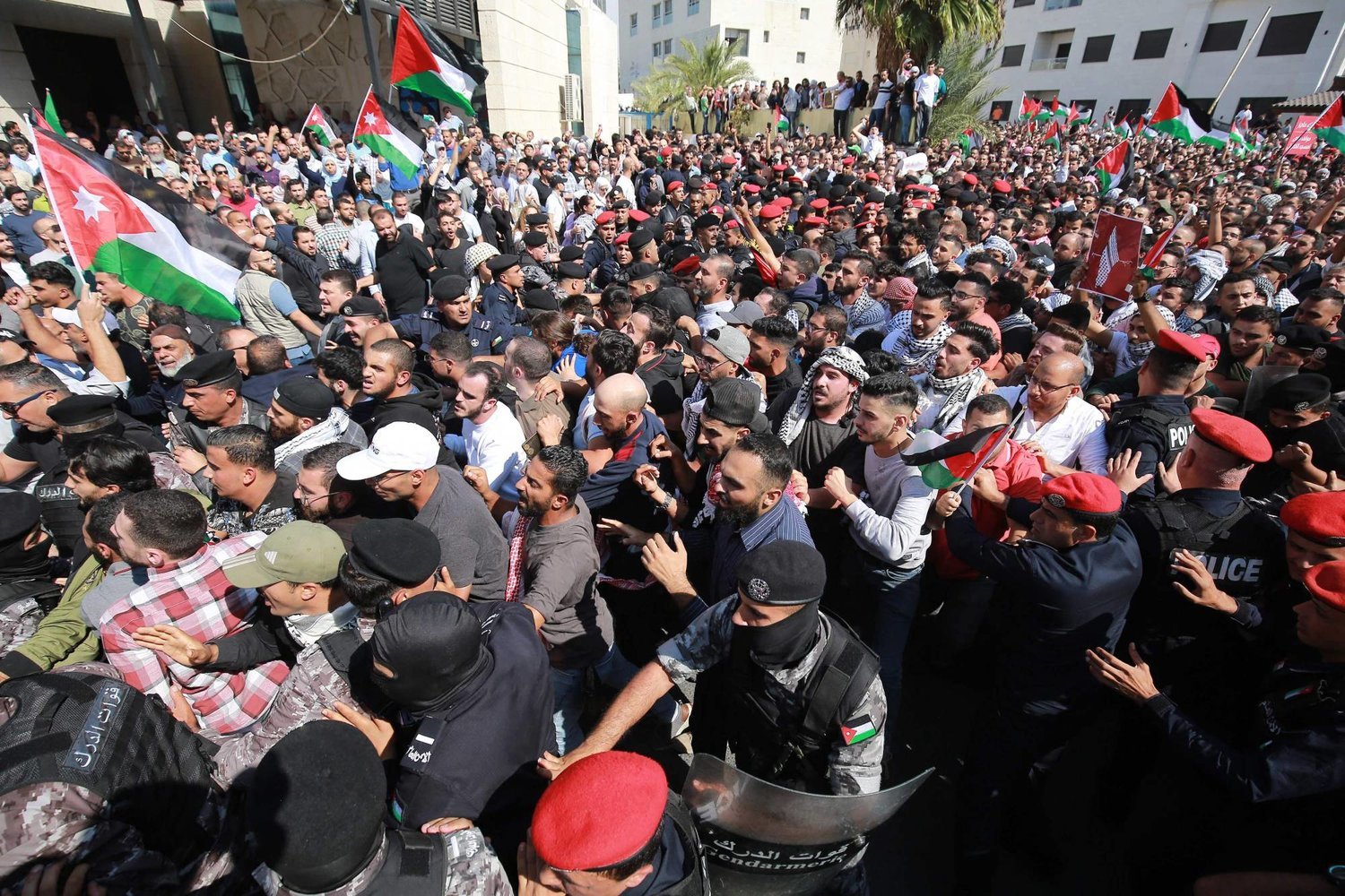 Arap rejimleri katliama 'dur' diyebilecek güçte değil mi?