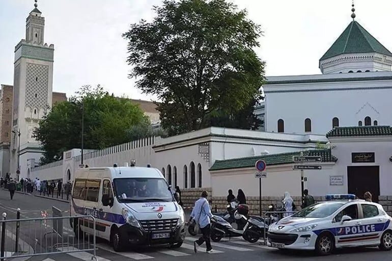 Fransa’da 2 camiye tehdit mesajı
