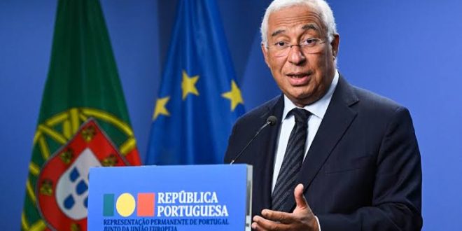 Hakkında yolsuzluk soruşturması başlatılan Başbakan istifa etti