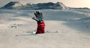 İran'da dağcılar çığ altında kaldı