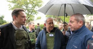 Elon Musk İsrail'de! Hamas'ın saldırdığı beldeyi dolaştı