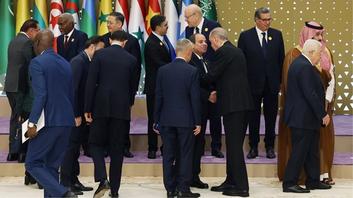 Müslüman halkın önünde düşman, perde arkasında dost!