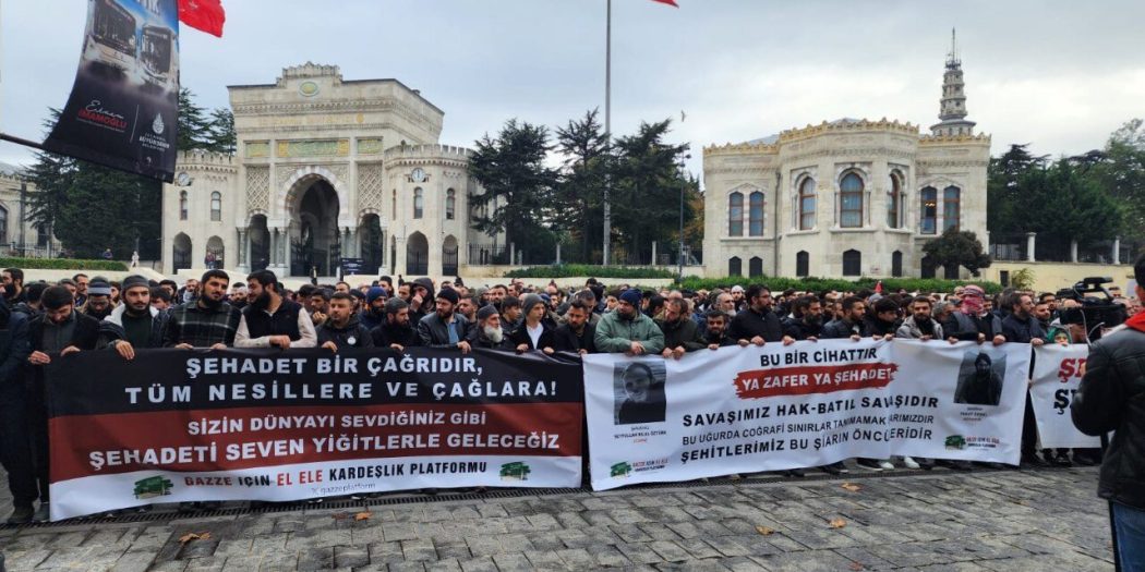 İsrail saldırısında şehit olan 2 Türk için Beyazıt Meydanı’nda gıyabi cenaze namazı