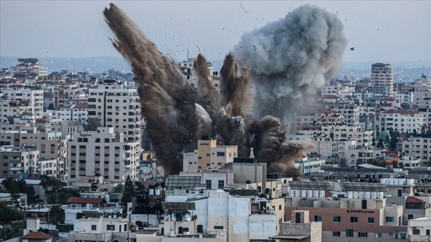 İsrail savaş uçakları ve topçu birlikleri ile Gazze'ye yeni bir saldırı  başlattı