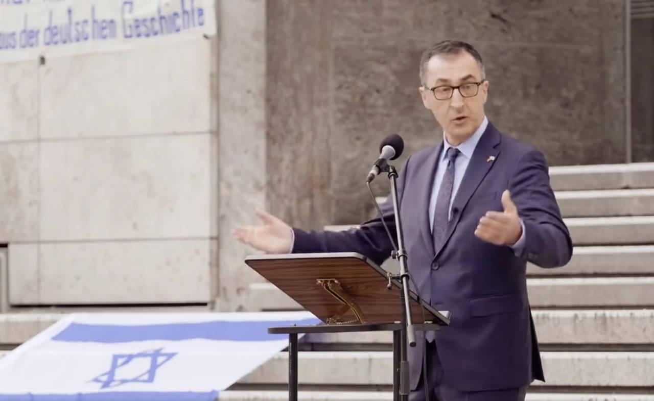 'Alman' Cem, İsrail sevici çıktı!