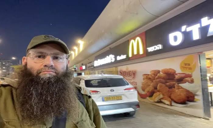 Suudi Arabistan’da görevli Haham, katil ordusuna katıldı