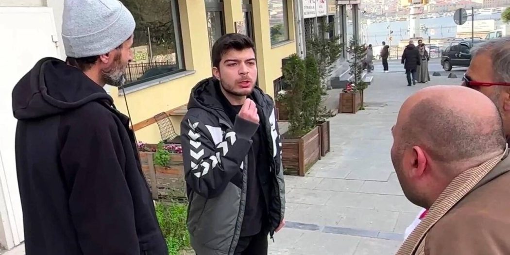 ‘Arapça yazılı bayrak’ görünce kendisini tutamamış!