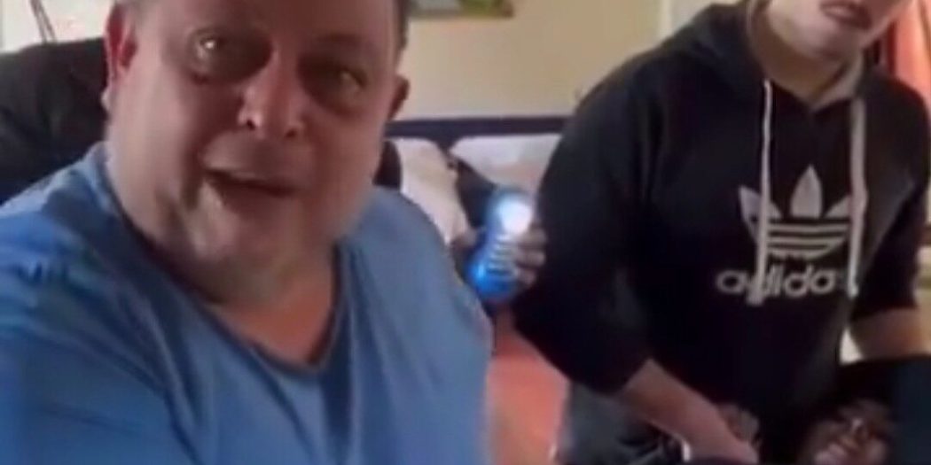 Bu acının adı yok, kızının ayağını anestezisiz kesti! [Videolu]