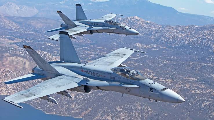 Husiler F-18 jetinin düşürüldüğünü duyurdu!