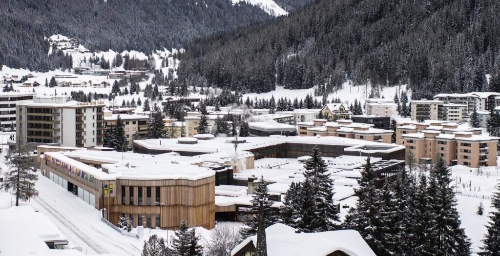Davos’ta kayak merkezi, hırsız Yahudiler’e kızak kiralamıyor!