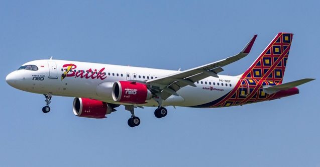 Pilotların uyuduğu uçak rotasından saptı