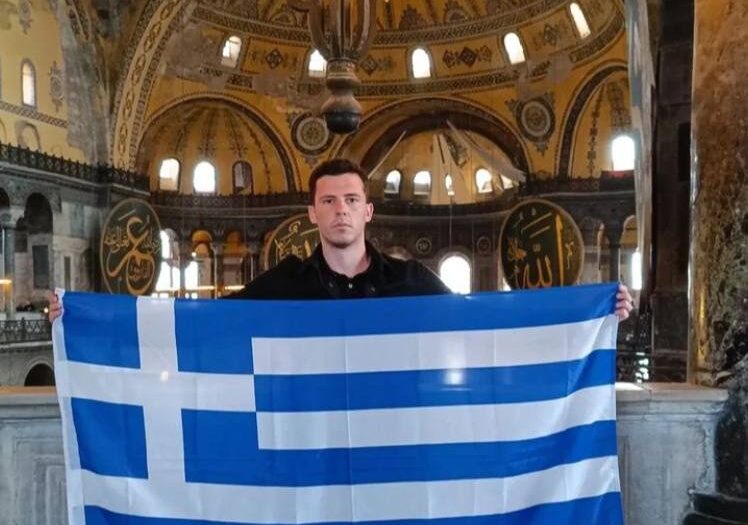 Ayasofya’da Yunan bayrağı skandalı!