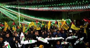 İranlılar 'intikam' çağrılarıyla sokaklara döküldü