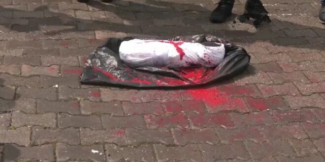 AK Parti Genel merkezi önünde 'kirli ticaret' protestosu