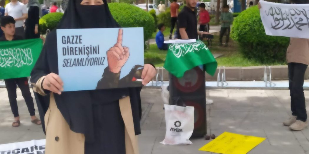 AK Parti Genel merkezi önünde ‘kirli ticaret’ protestosu