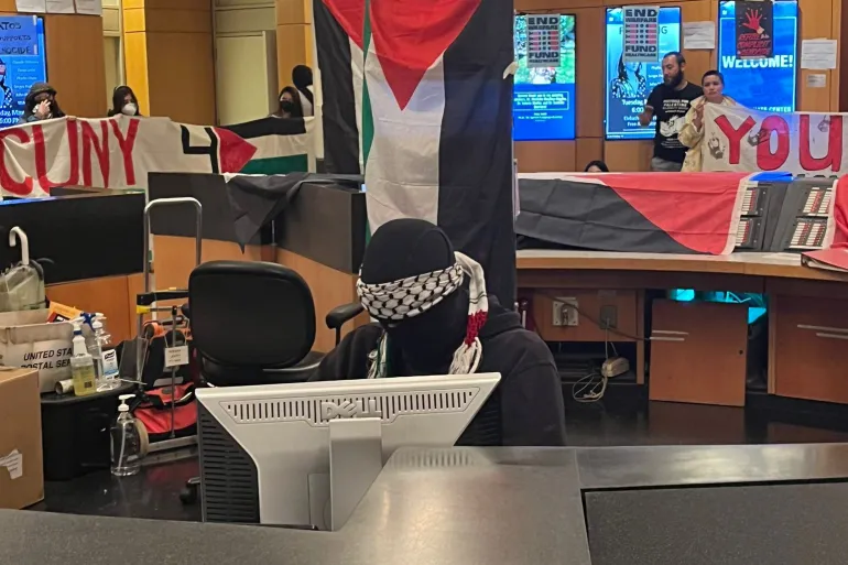 Gençlerden cesaret örneği: Üniversite binası ele geçirildi!