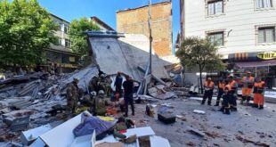 İstanbul'da bina çöktü: Enkazda kalanlar var