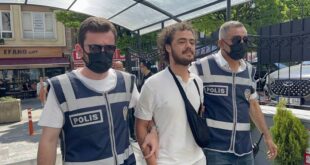 Camiye girip Kur'an-ı Kerim'leri yırtan aşağlık ayyaş gözaltında