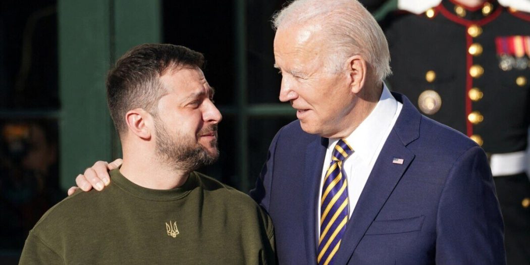 Biden, geciken yardımlar için Zelenskiy’den özür diledi