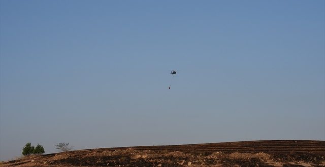 diyarbakir ve mardin arasinda cikan yanginin etkiledigi alan drone ile goruntulendi ee7741f6