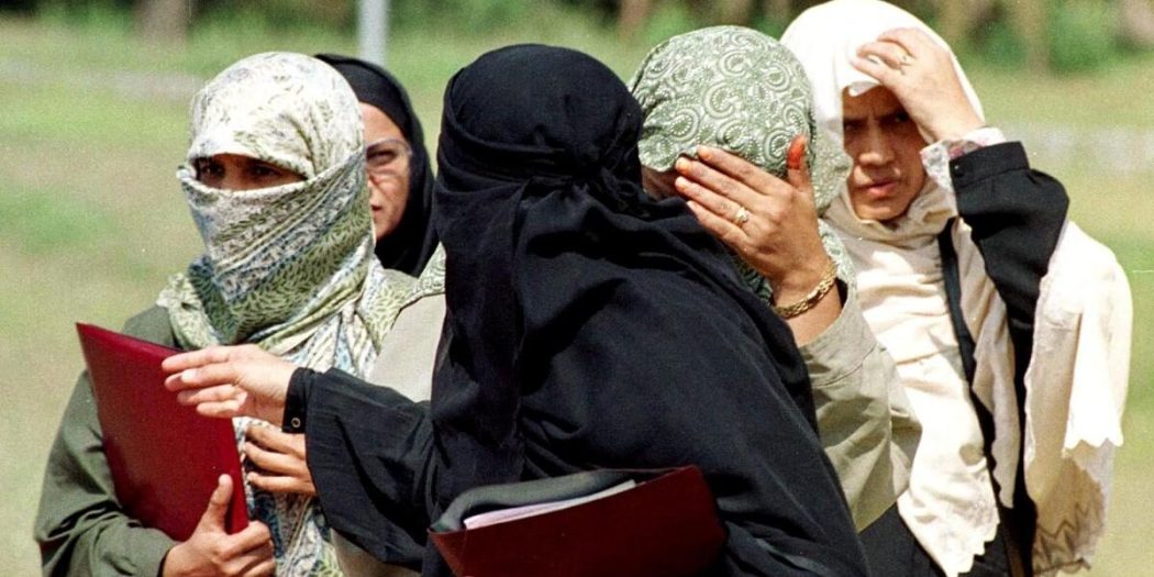Tacikistan İslam’a savaş açtı; başörtüsü artık sokakta da yasak!
