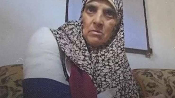 Siyonist alçaklar yaşlı kadının üzerine köpek saldılar
