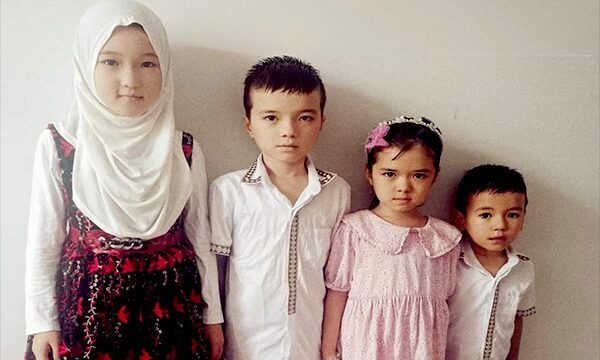 Uygur Müslüman anneye şok baskın: Çocuklar komşularında!