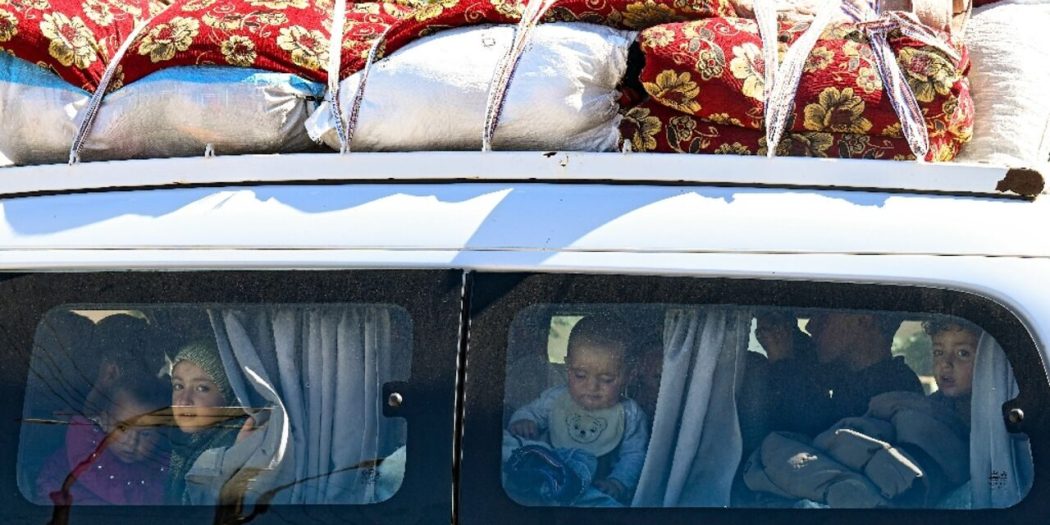Lübnan krizi: 300 bin Suriyeli mülteci yeniden Türkiye sınırında