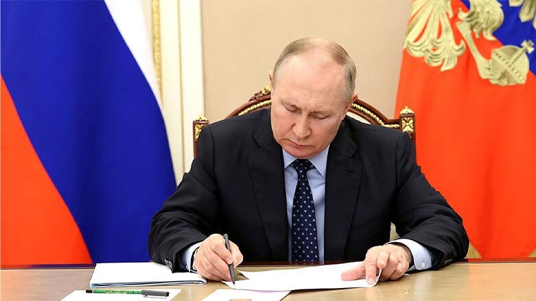 Putin savaşa katılanların borçlarını silecek