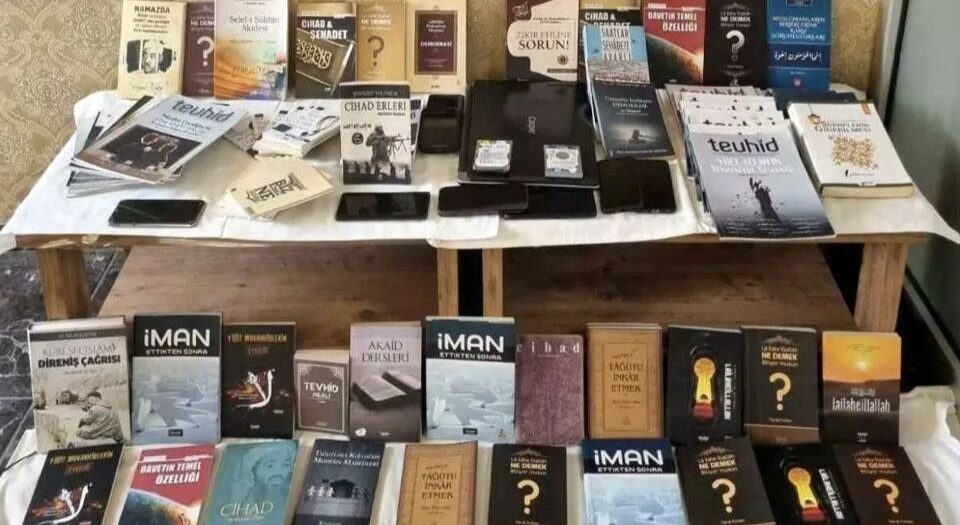 IŞİD operasyonunda suç delilleri; “Tevhid ve cihad” kitapları!
