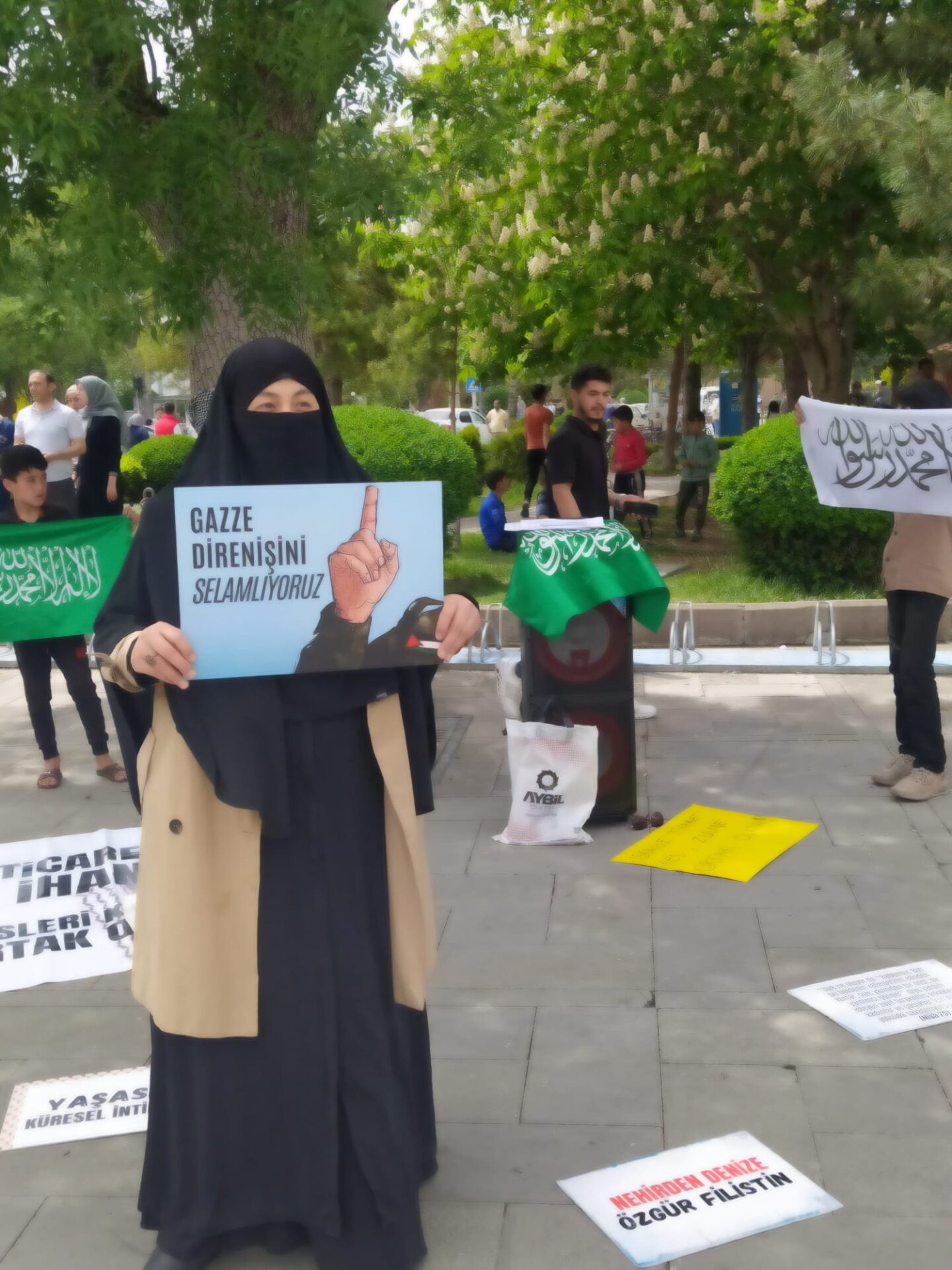 AK Parti Genel merkezi önünde 'kirli ticaret' protestosu