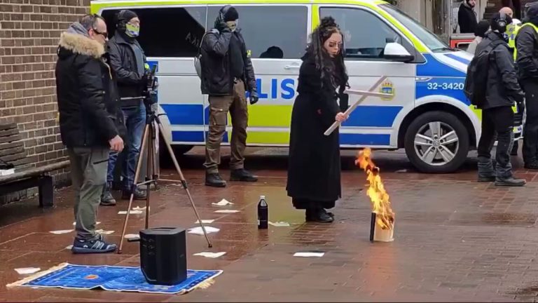 İsveç Kur’an’ın yakılmasına izin vermeye devam ediyor!