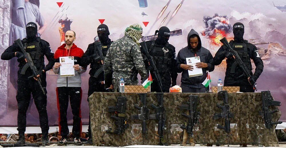 Siyonistleri çıldırtacak esir takası: Kassam mücahidlerini alınlarından öptü!