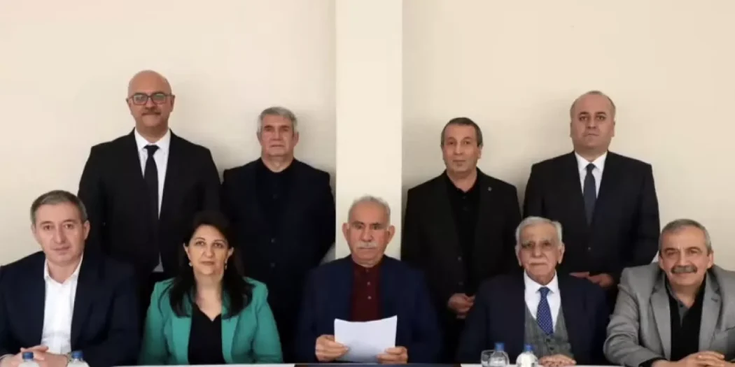 Terörist başı Öcalan: “PKK kendini feshetmelidir”