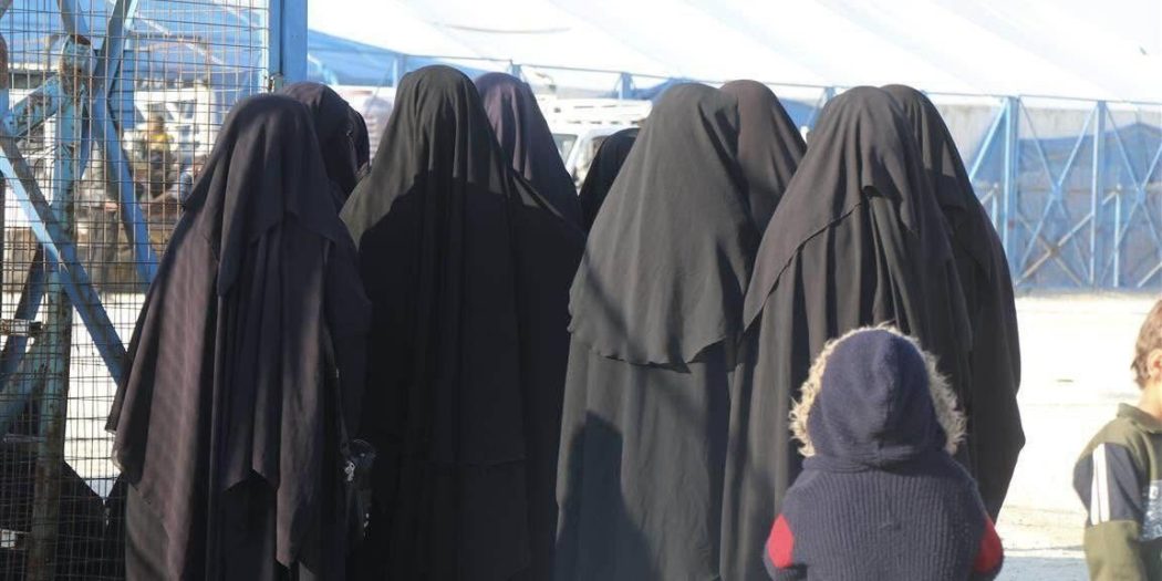 El Hol’den Cedde’ye; kamplar arasında sıkışan hayatlar..