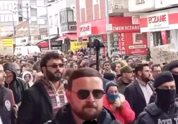 İmamoğlu için sokağa döküldüler: Protestolar şiddetleniyor