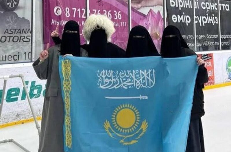 Müslümanlara gözdağı: Tevhid bayrağına sahip çıkana 2 yıl hapis!