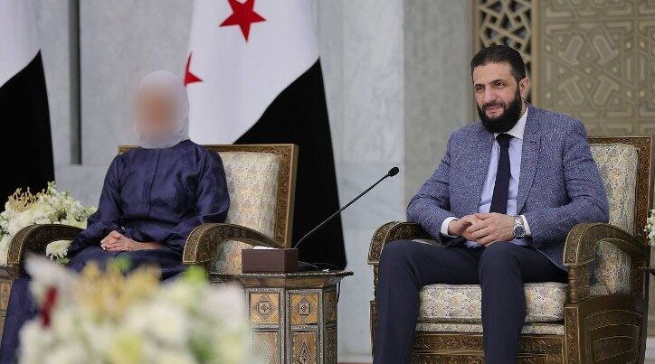 Cevlani, dağıttırdığı tesettür broşürlerinden eşine vermeyi unuttu!