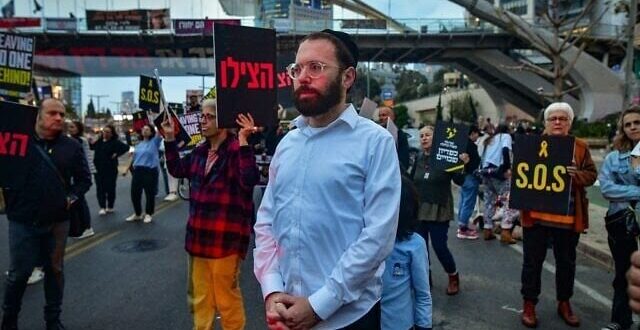 F240408AVS01 640x400