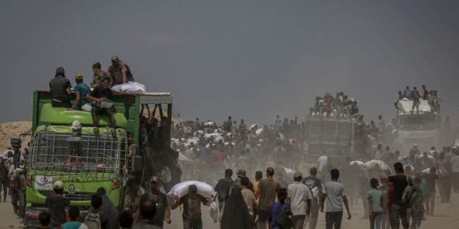 AA 20250808 38777968 38777955 PALESTINIANS FLOCK TO ZIKIM CROSSING FOR HUMANITARIAN AID 1 1