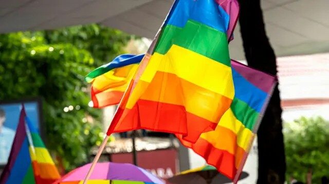 Kazakistan, LGBT propagandasına hapis cezasını onayladı