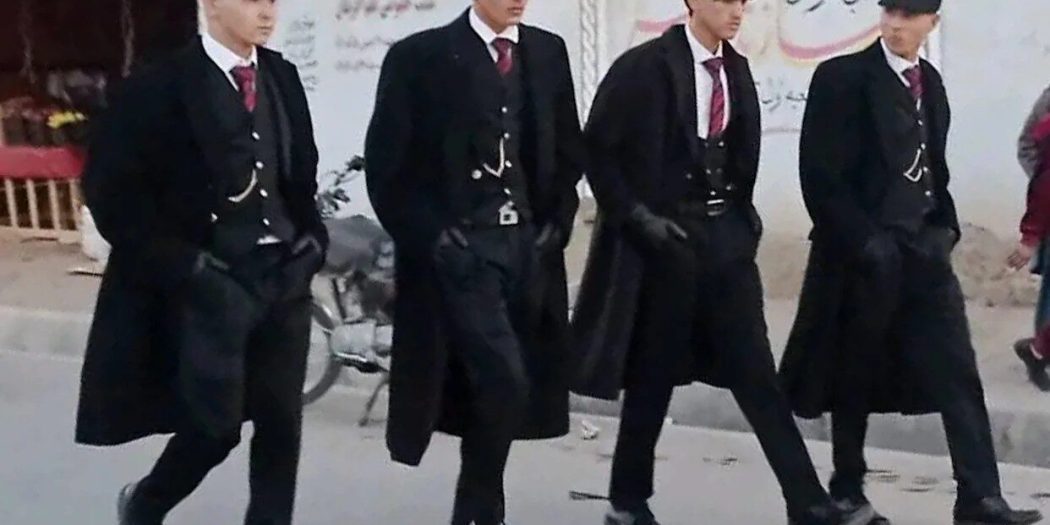 “Peaky Blinders’a” özenen Afgan gençler rehabilitasyona alındı