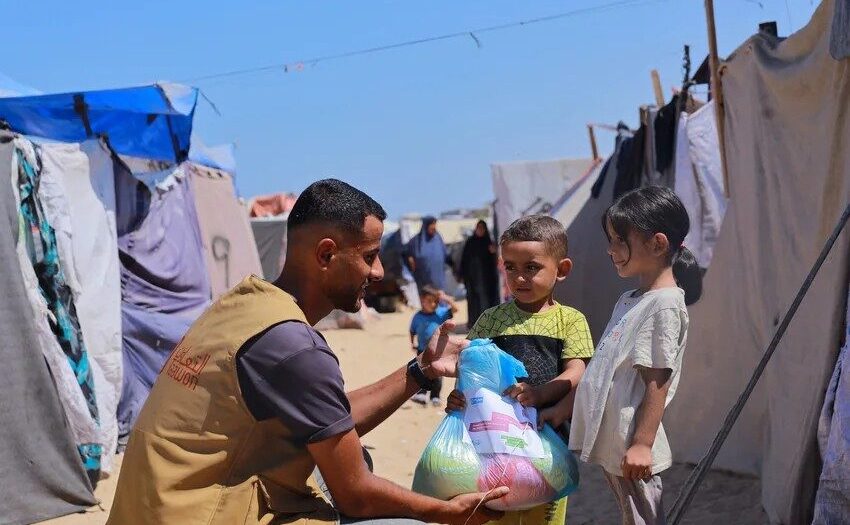 Soykırımın yeni şekli: İsrail, onlarca yardım kuruluşunu Gazze’den kovdu!