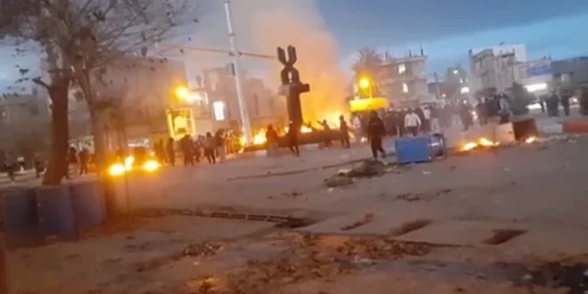 İran’da ölü sayısı 12’ye yükseldi, Hamaney ilk kez konuştu!
