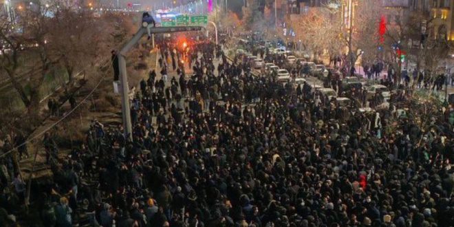 100den fazla sehirde halk sokaga indi irandaki olaylarda 12 gun olumler internet kesintisi osh5