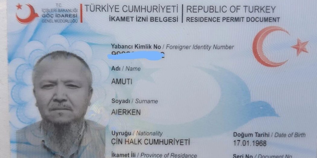Türkiye’de yaşayan Uygur Türkü, Umre dönüşü ülkeye alınmadı!