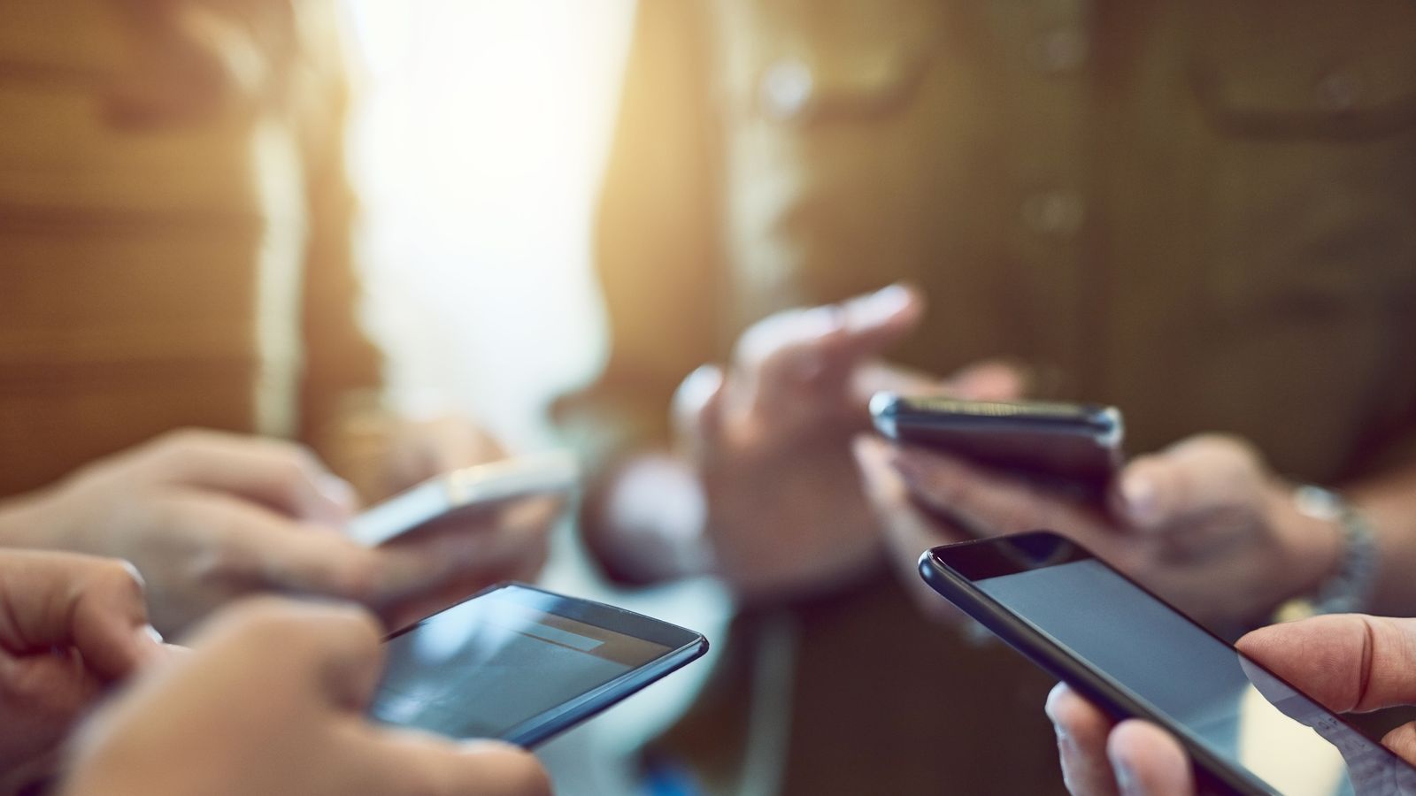 skynews mobile phones social media 4438409